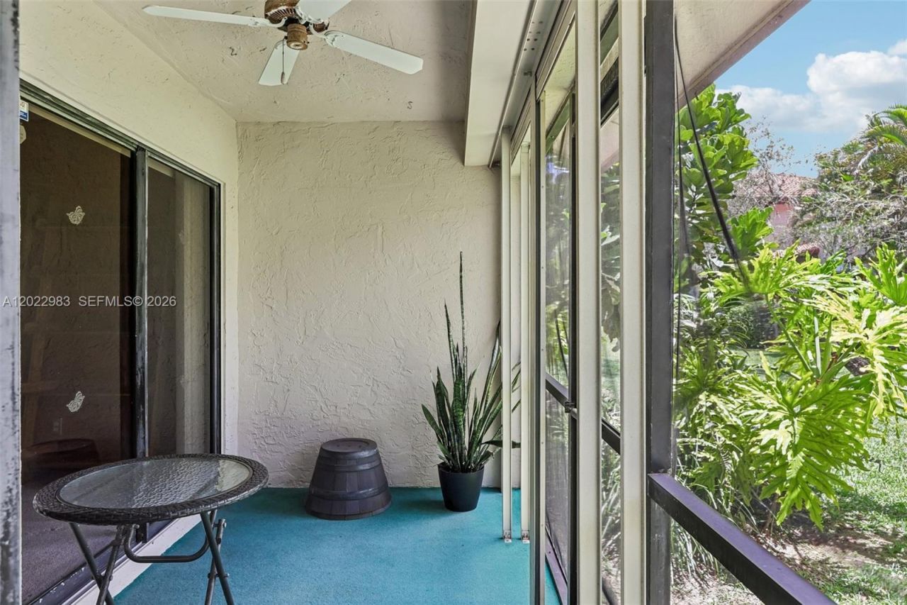 8927 W Sunrise Blvd, Plantation, FL 33322 Photo