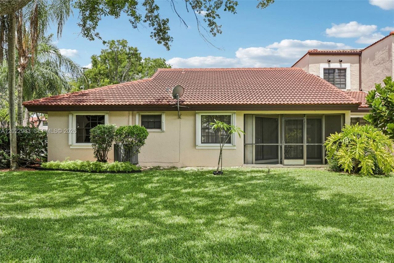 8927 W Sunrise Blvd, Plantation, FL 33322 Photo