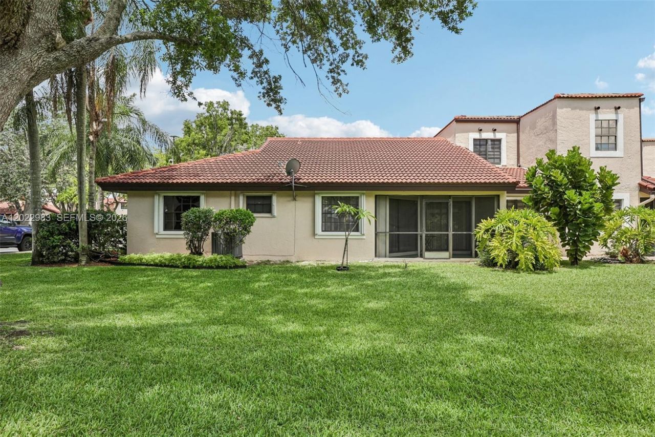 8927 W Sunrise Blvd, Plantation, FL 33322 Photo