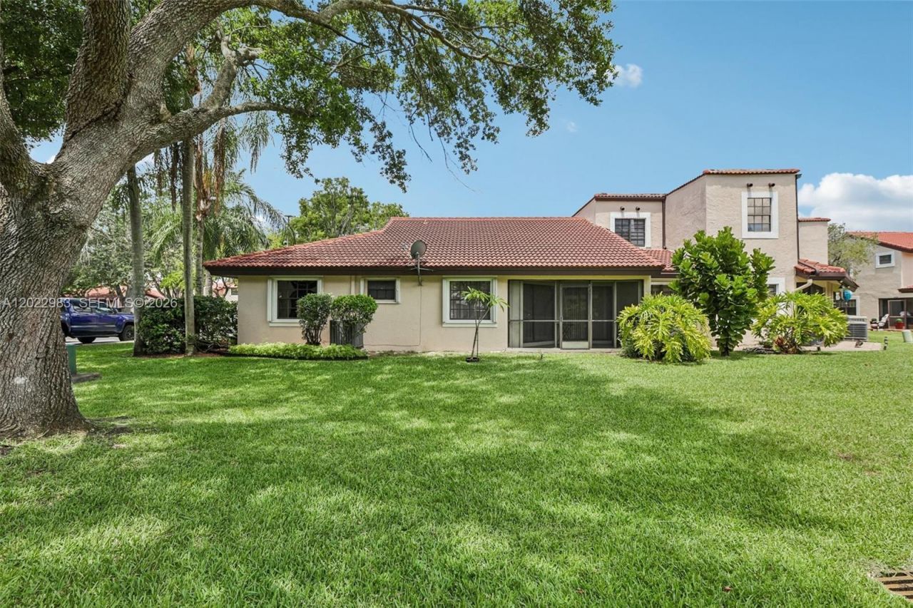 8927 W Sunrise Blvd, Plantation, FL 33322 Photo
