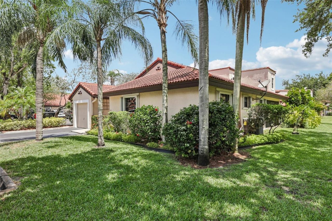 8927 W Sunrise Blvd, Plantation, FL 33322 Photo