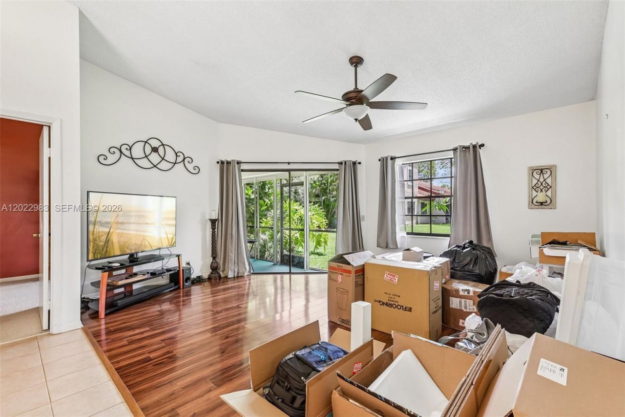 8927 W Sunrise Blvd, Plantation, FL 33322 Photo