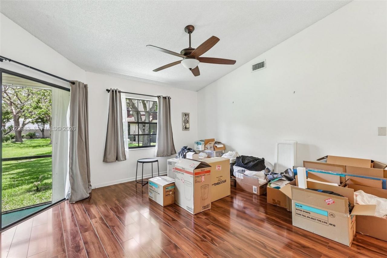 8927 W Sunrise Blvd, Plantation, FL 33322 Photo