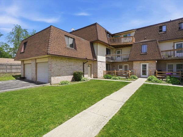 19444 Wolf Road , Unit 4, Mokena, IL 60448