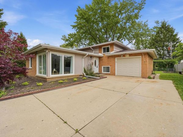 5 S Waterman Avenue , Arlington Heights, IL 60004