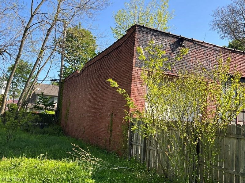 5911 Lexington Avenue, Cleveland, OH 44103 Photo 11