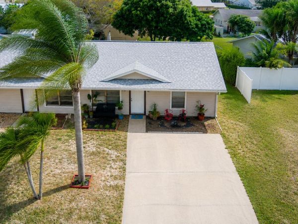 8997 SE Sandy Lane, Hobe Sound, FL 33455