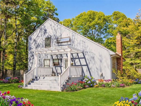 37 Blue Jay Way, East Hampton, NY 11937