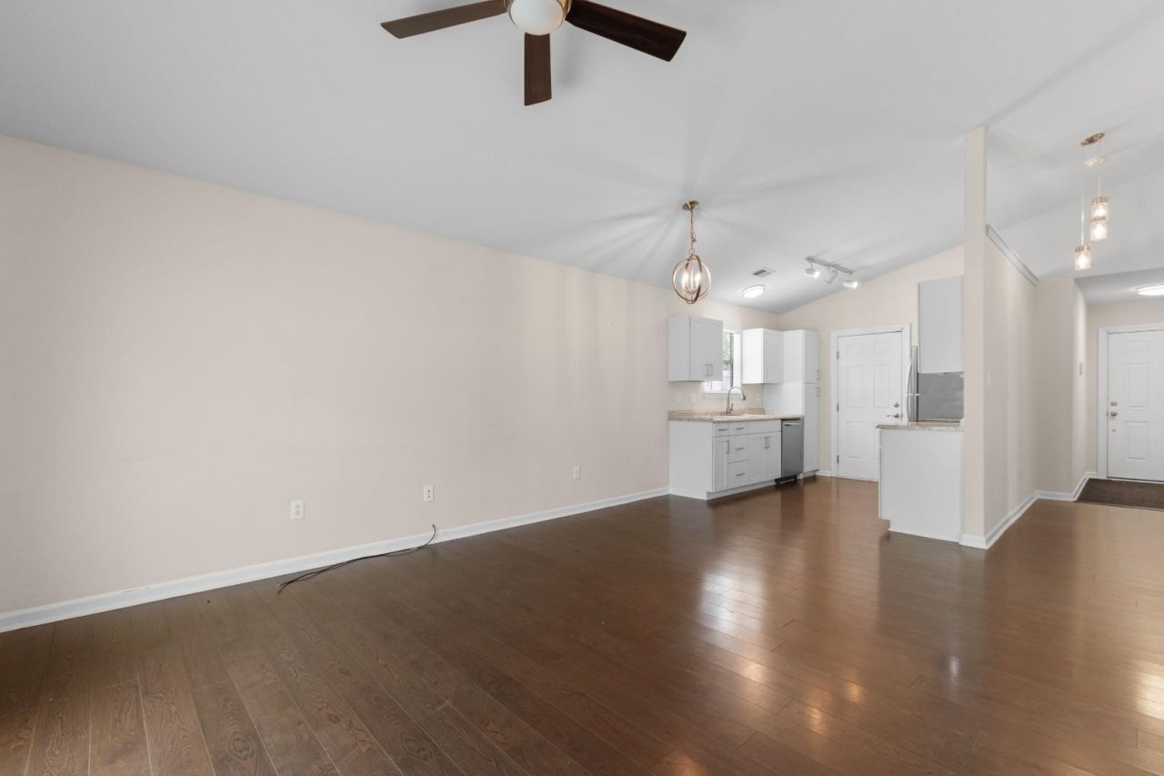 833 Silvercrest Dr.  Photo 14