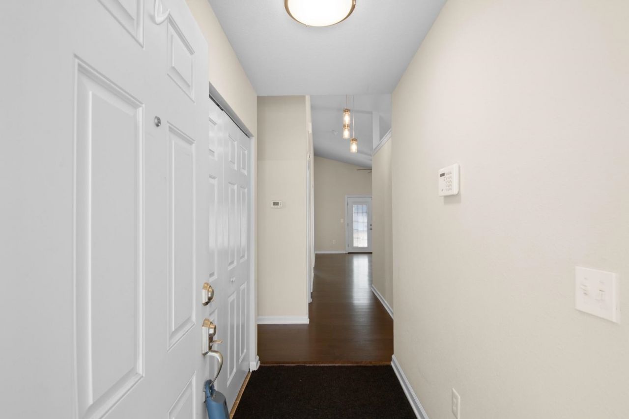 833 Silvercrest Dr.  Photo 6
