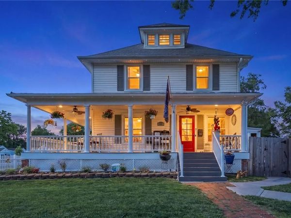 601 NE Douglas Street, Lee's Summit, MO 64063