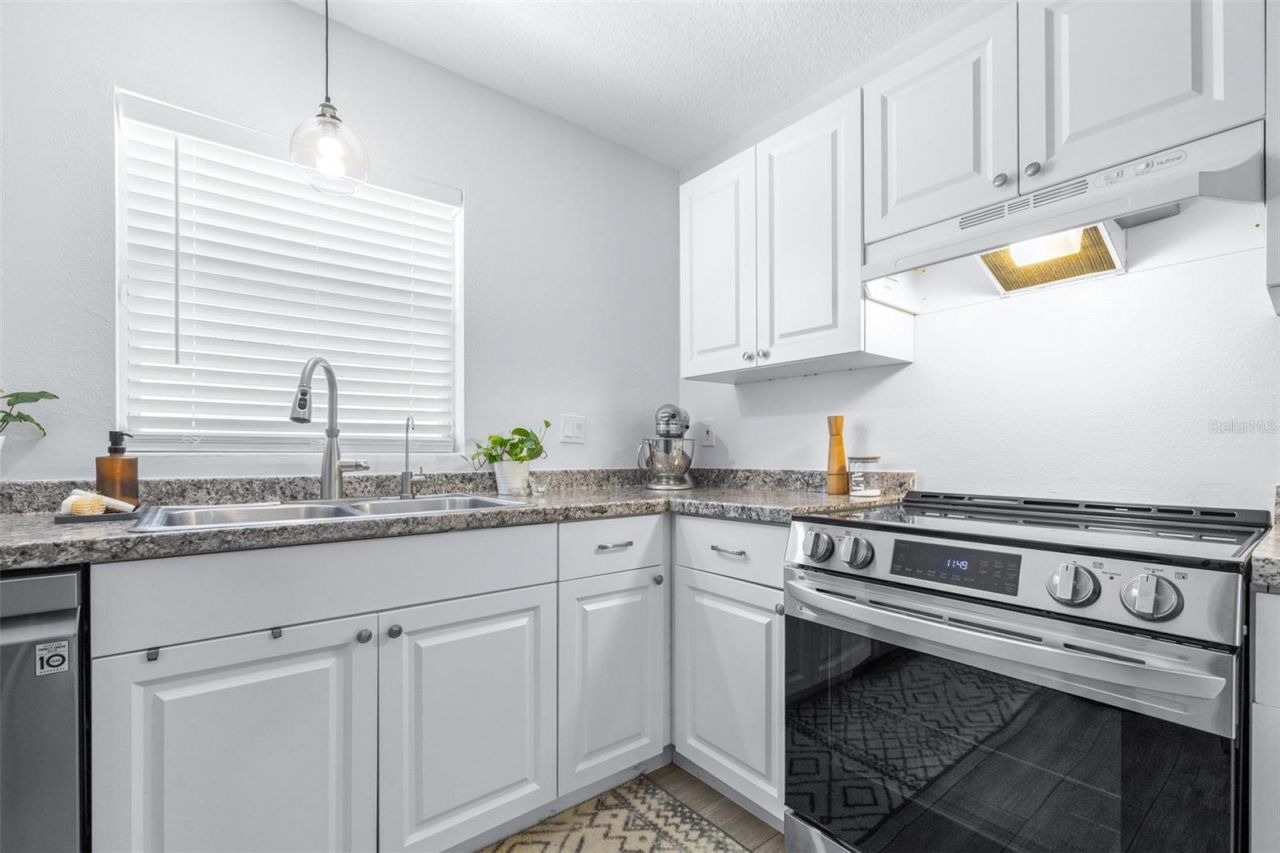 11147 Longhill Drive N, Pinellas Park, FL 33782 Photo