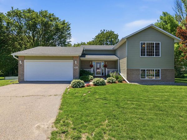 971 Lacy Court, Belle Plaine, MN 56011