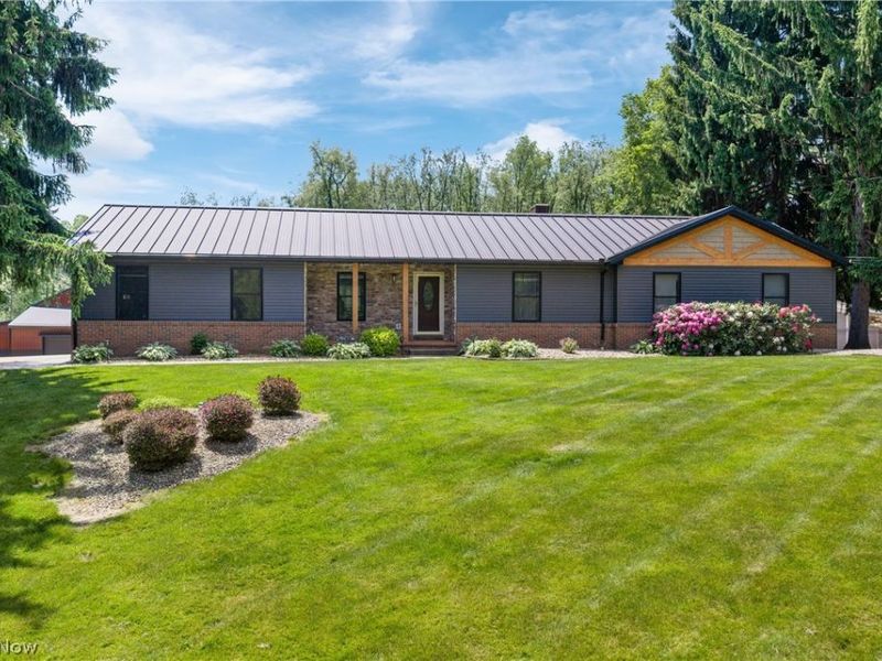 408 Center Road, New Franklin, OH 44319 Photo 1