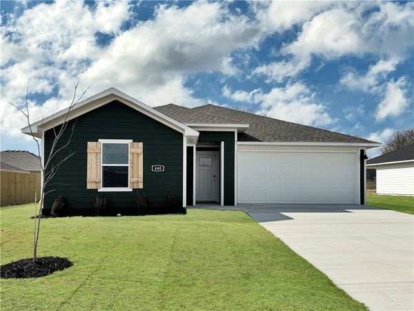581 Riggs Street , Prairie Grove, AR 72753