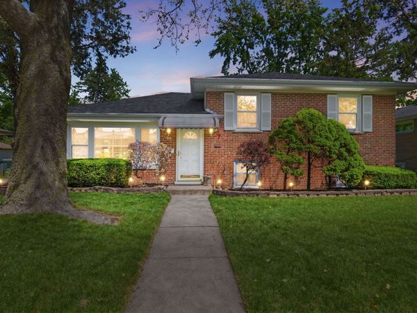 913 S Mitchell Avenue , Elmhurst, IL 60126