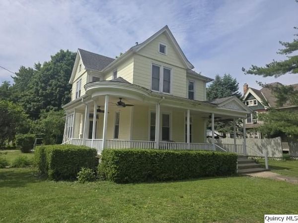210 Main , Carthage, IL 62321