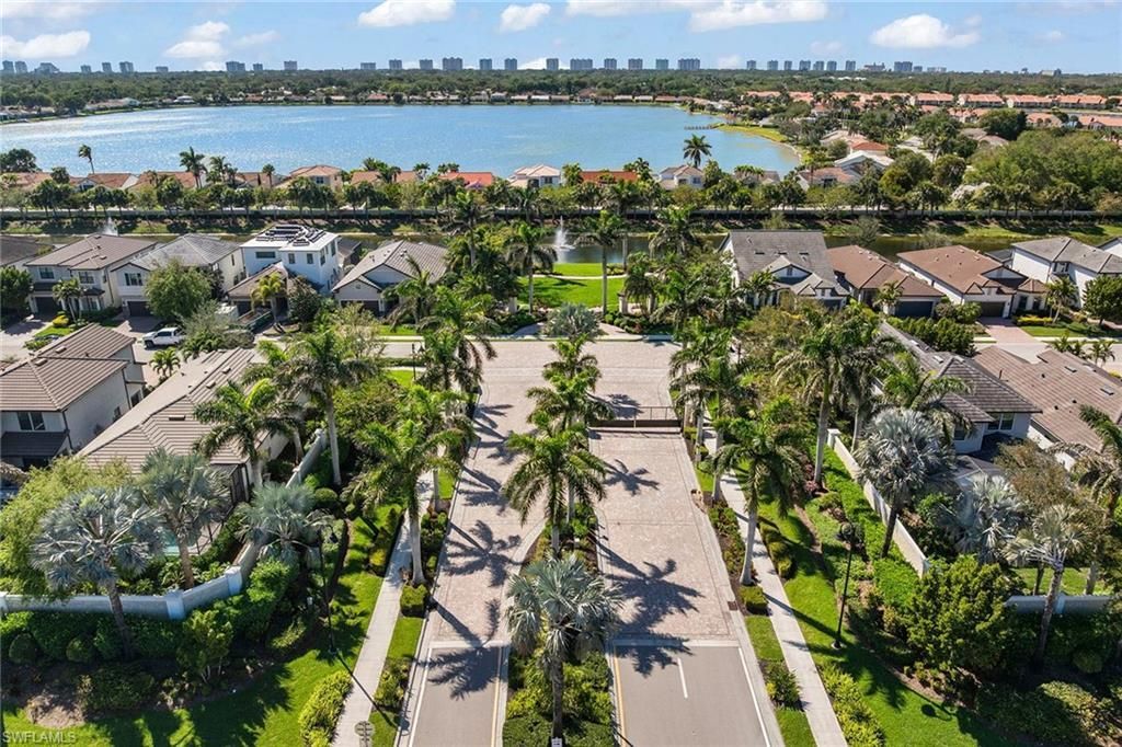 7253 Wilton Dr , Naples, FL 34109 Photo