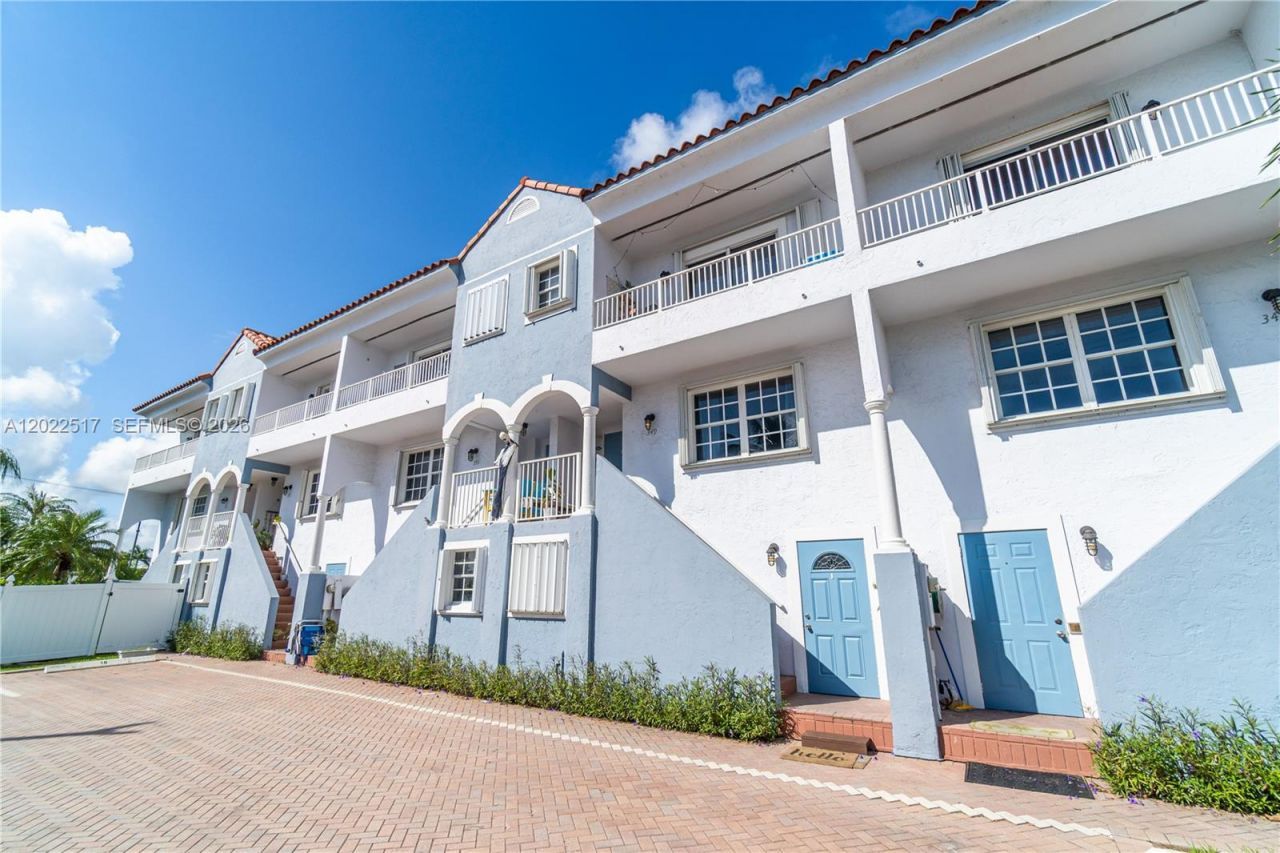 349 Virginia St , Unit 349, Hollywood, FL 33019 Photo