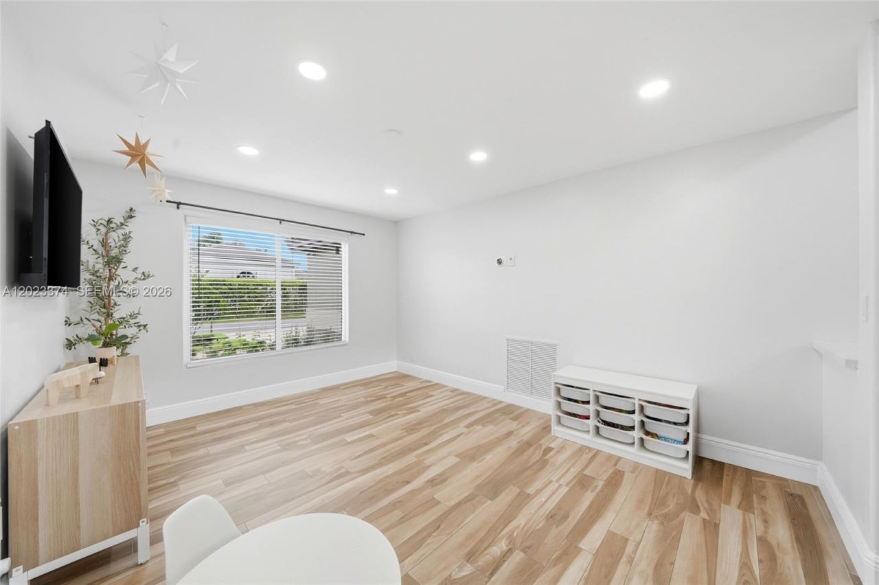 19920 NW 9th Dr, Unit 19920, Pembroke Pines, FL 33029 Photo