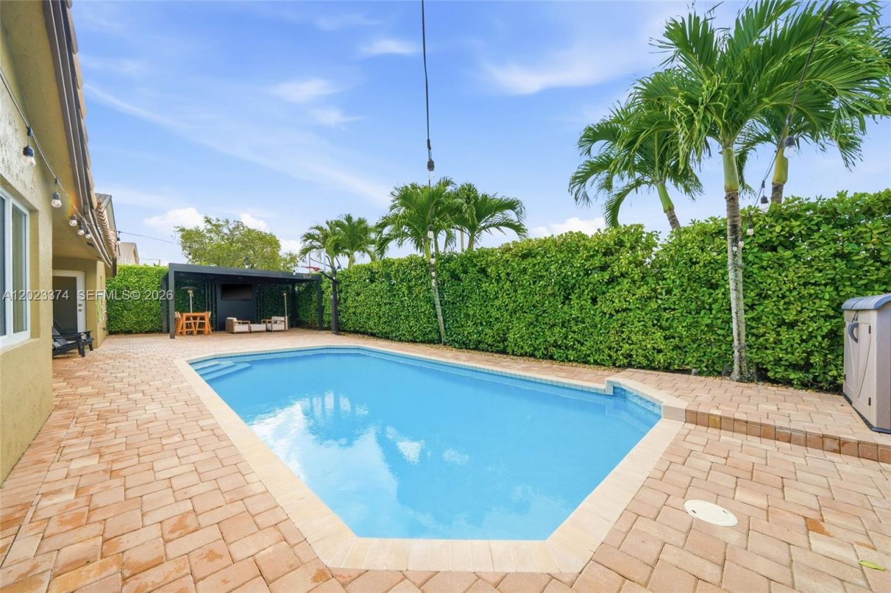 19920 NW 9th Dr, Unit 19920, Pembroke Pines, FL 33029 Photo