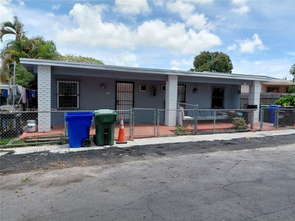 2140 NW 1st Ter , Miami, FL 33125