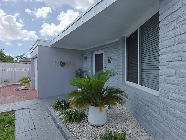 330 W 44th St , Hialeah, FL 33012