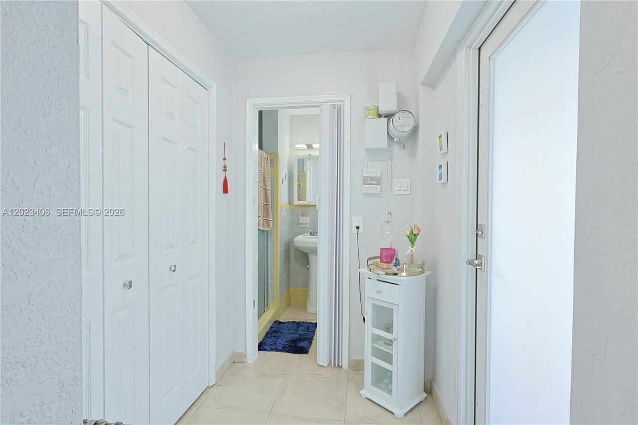 330 W 44th St, Hialeah, FL 33012 Photo