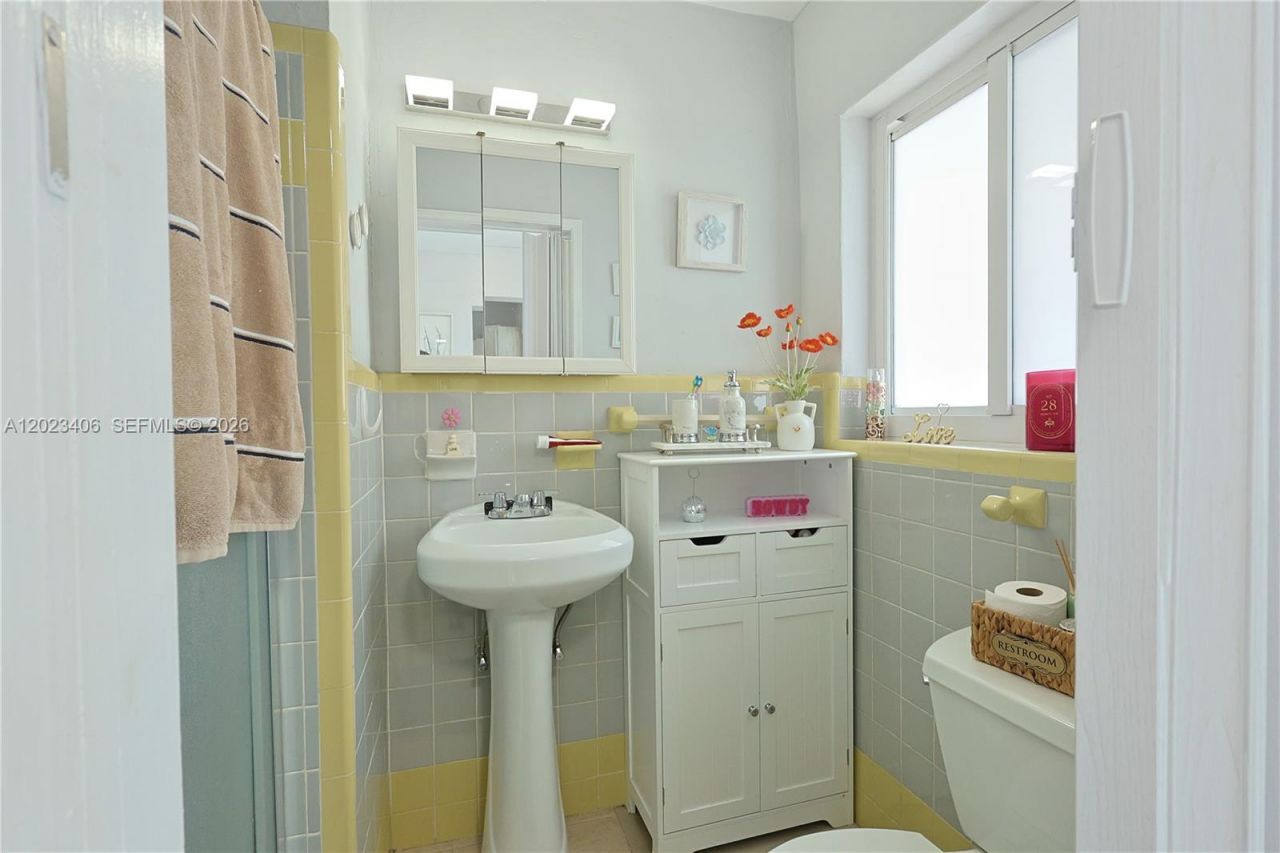 330 W 44th St, Hialeah, FL 33012 Photo