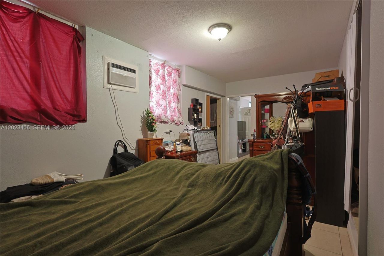330 W 44th St, Hialeah, FL 33012 Photo