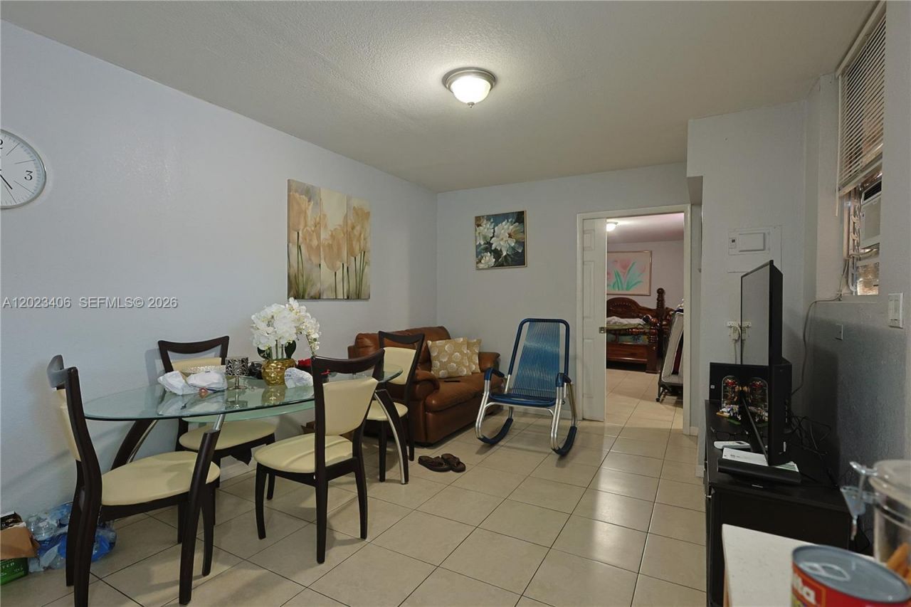 330 W 44th St, Hialeah, FL 33012 Photo