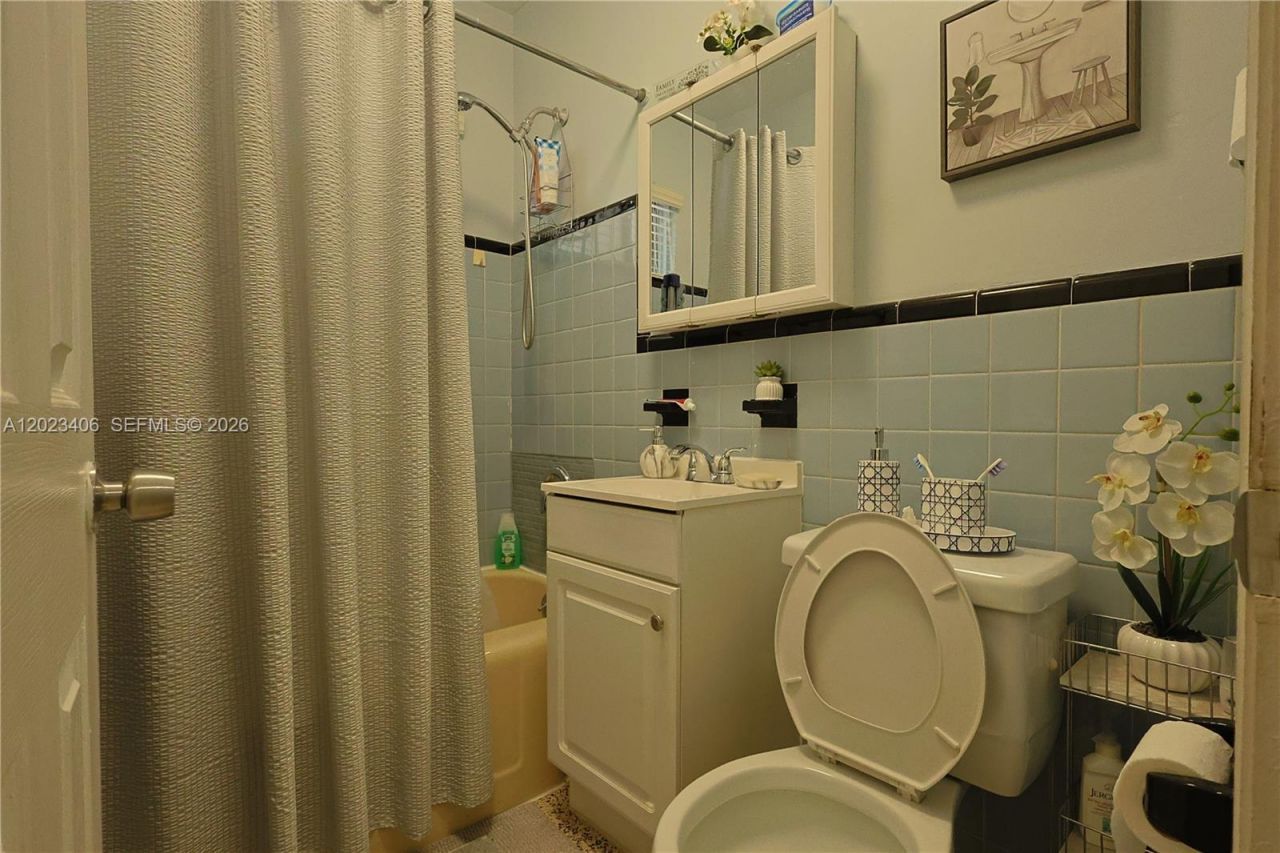 330 W 44th St, Hialeah, FL 33012 Photo