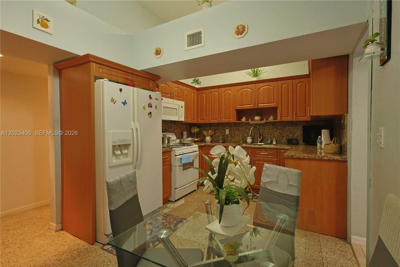 330 W 44th St, Hialeah, FL 33012 Photo