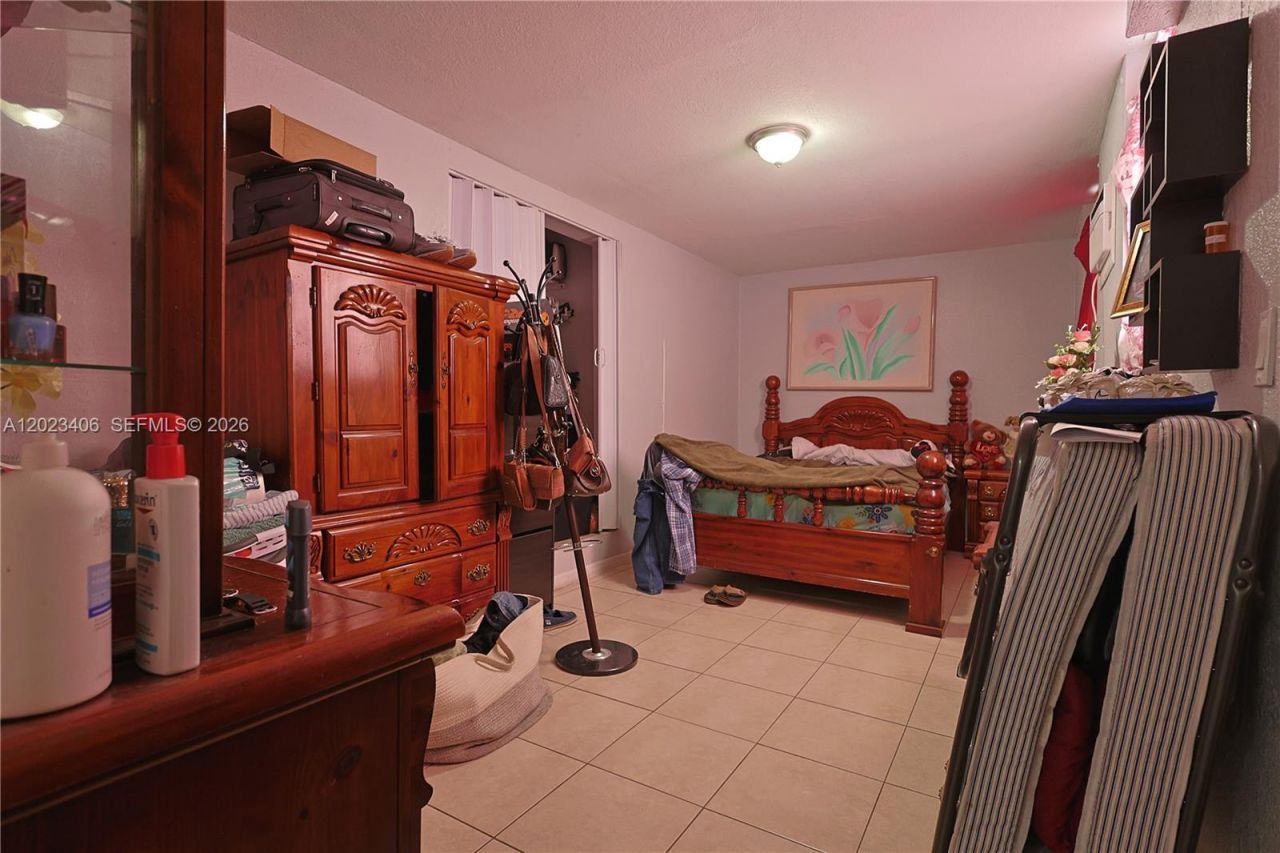 330 W 44th St, Hialeah, FL 33012 Photo