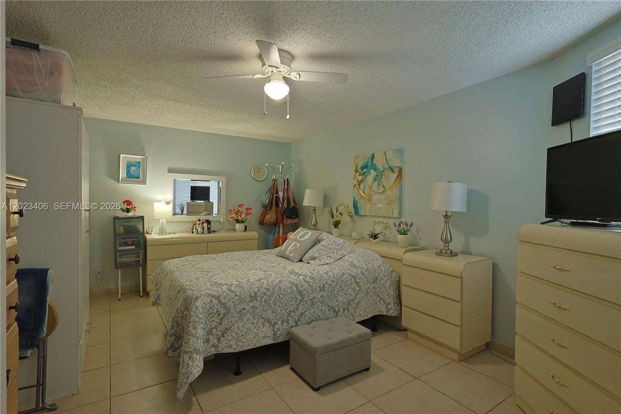 330 W 44th St, Hialeah, FL 33012 Photo