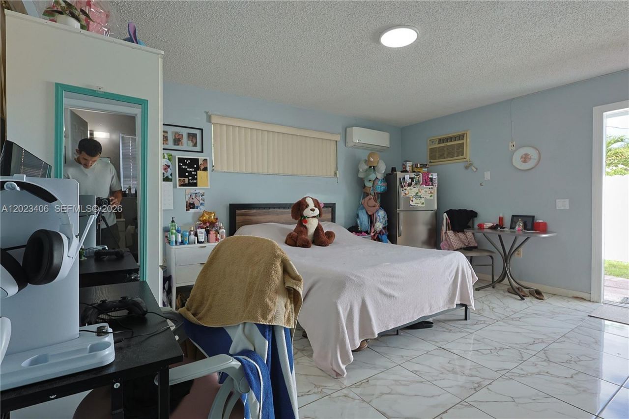 330 W 44th St, Hialeah, FL 33012 Photo