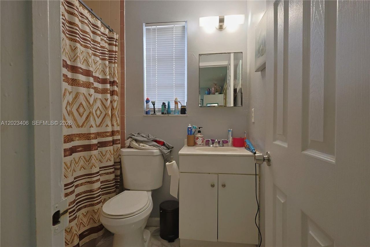 330 W 44th St, Hialeah, FL 33012 Photo