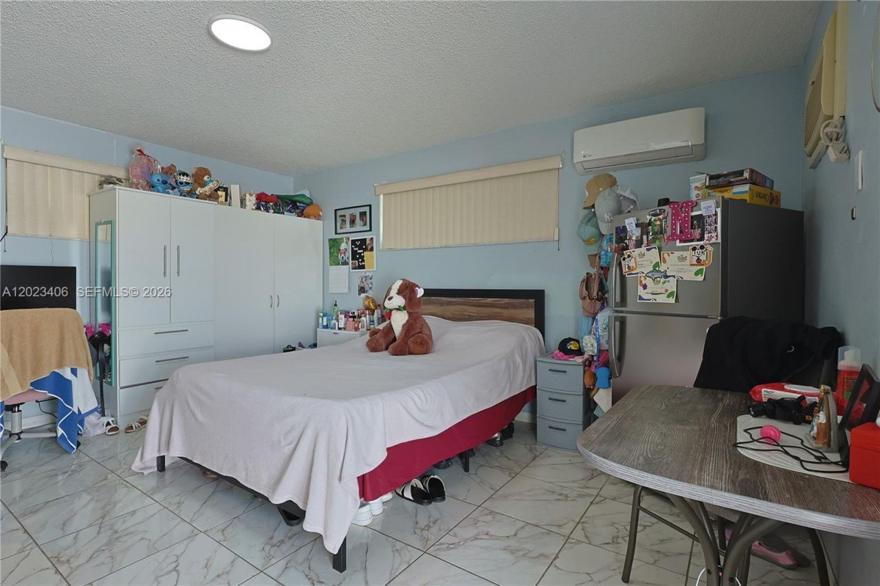 330 W 44th St, Hialeah, FL 33012 Photo