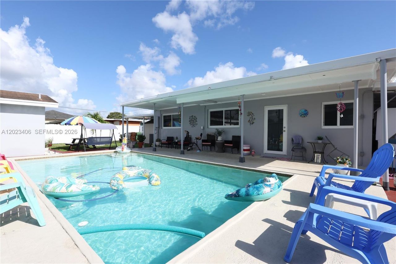 330 W 44th St, Hialeah, FL 33012 Photo