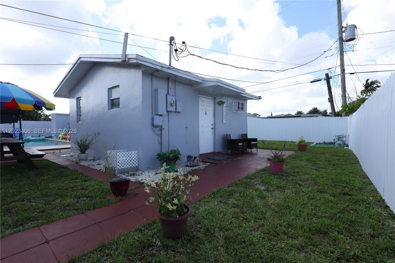 330 W 44th St, Hialeah, FL 33012 Photo