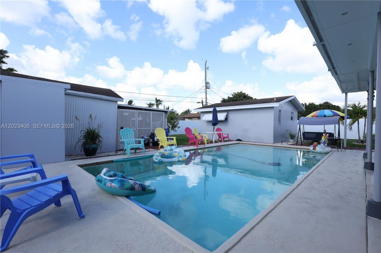 330 W 44th St, Hialeah, FL 33012 Photo