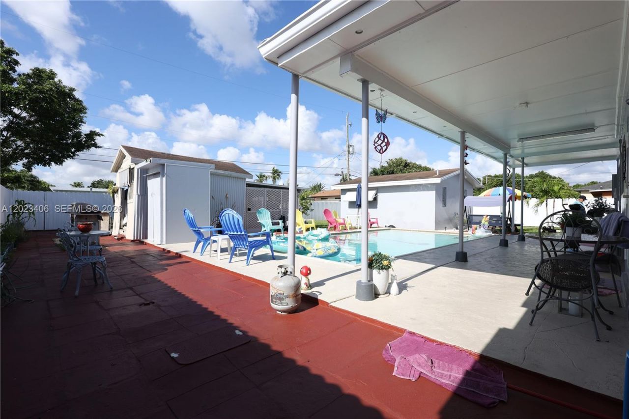 330 W 44th St, Hialeah, FL 33012 Photo