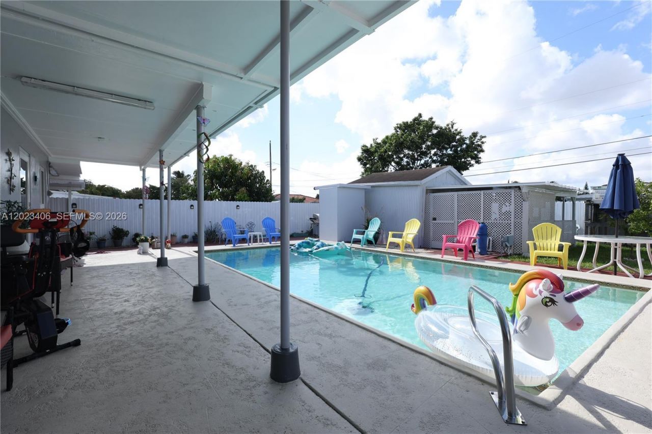 330 W 44th St, Hialeah, FL 33012 Photo