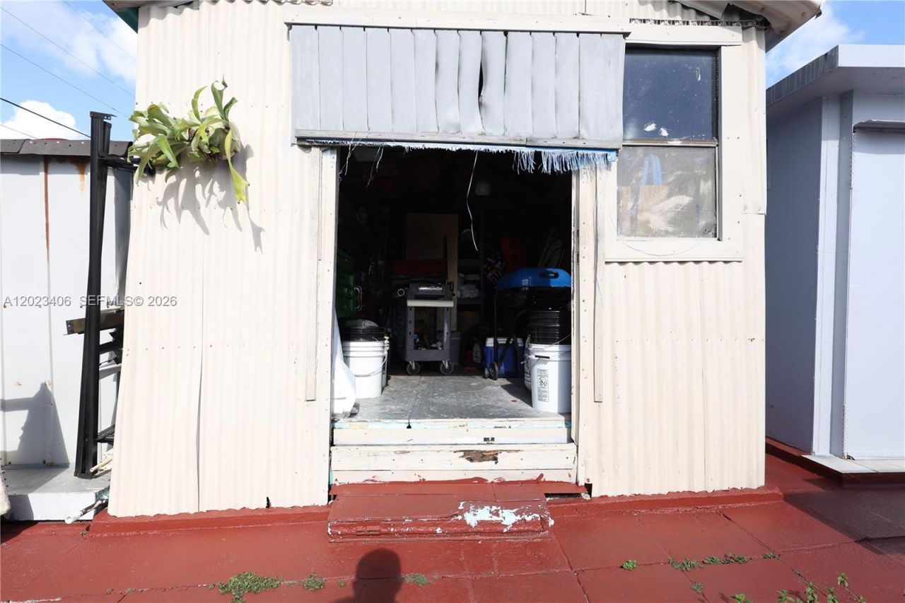 330 W 44th St, Hialeah, FL 33012 Photo
