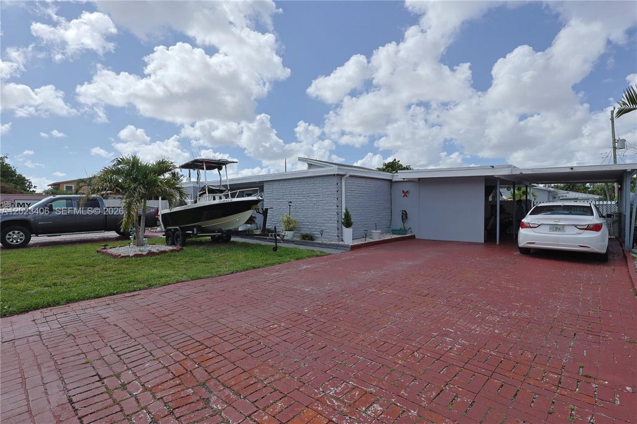 330 W 44th St, Hialeah, FL 33012 Photo