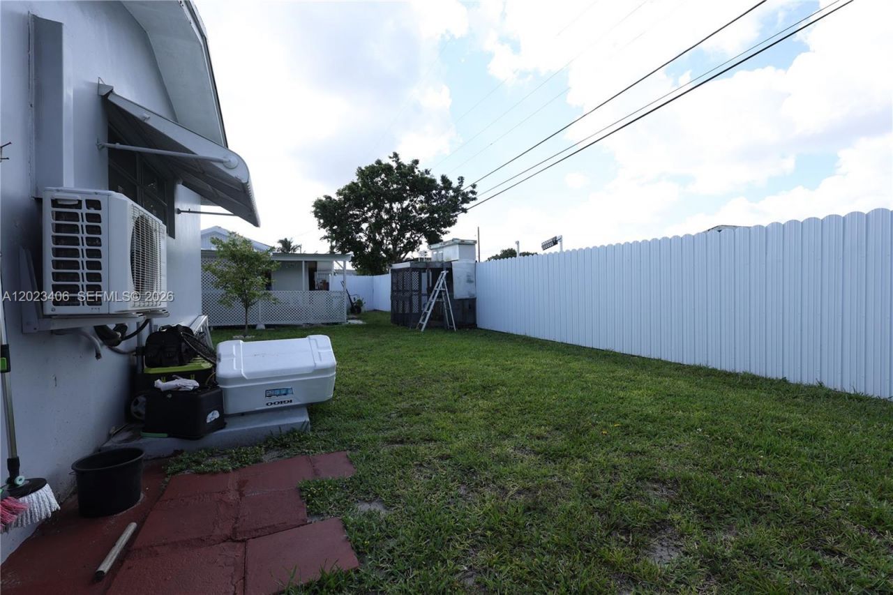 330 W 44th St, Hialeah, FL 33012 Photo
