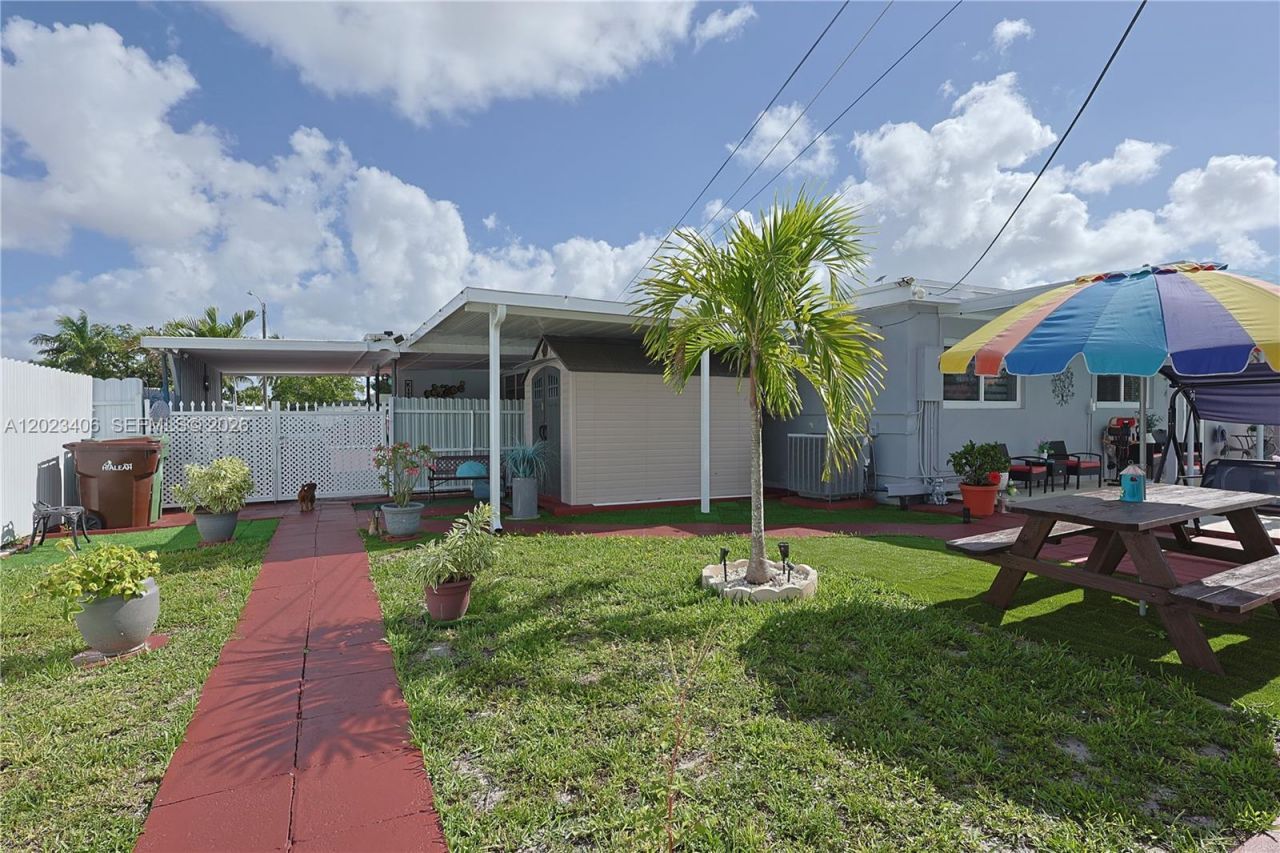 330 W 44th St, Hialeah, FL 33012 Photo