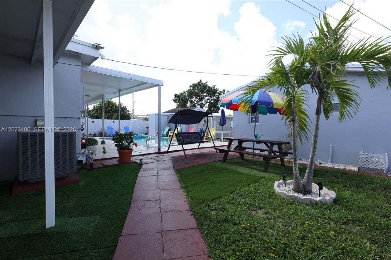 330 W 44th St, Hialeah, FL 33012 Photo