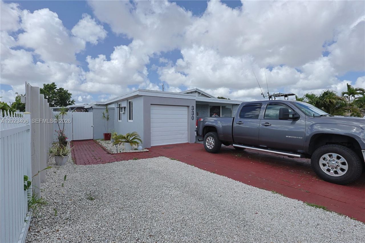330 W 44th St, Hialeah, FL 33012 Photo