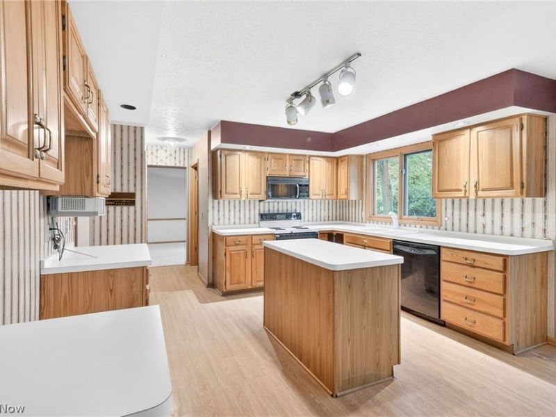 5532 Quail Run , North Olmsted, OH 44070 Photo 8